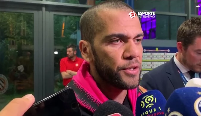 Dani Alves też krytykuje Neymara: "Nie mogę pochwalać takiego zachowania". Wideo