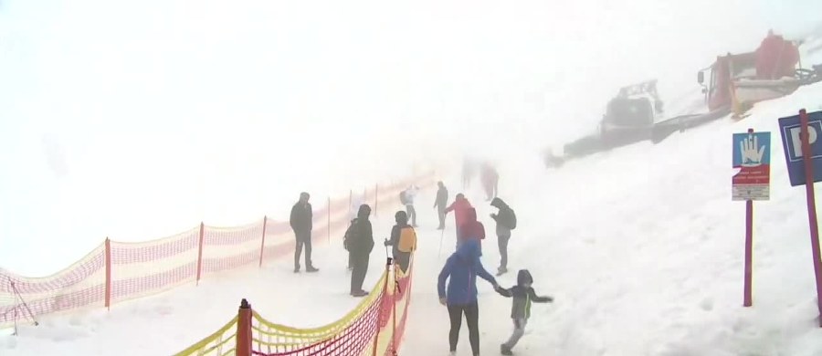 W Tatrach spadł śnieg i ogłoszono trzeci stopień zagrożenia lawinowego. Z kolei nad morzem jest słońce ale i silny wiatr. W najbliższych dniach temperatura będzie spadać.