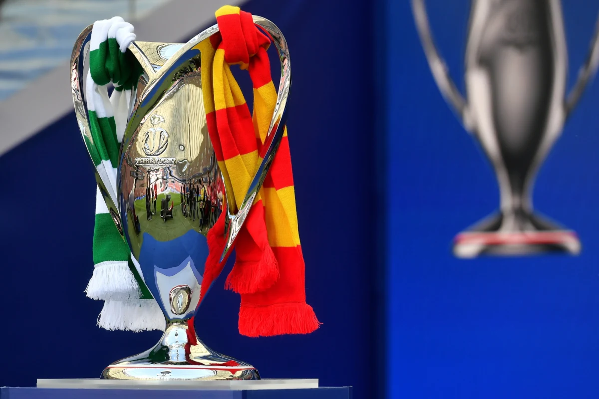 „Jutro możemy stać się nieśmiertelni, zapisując się na stałe w historii naszych klubów, miast. I o to będziemy walczyć” – powiedział szkoleniowiec Lechii Piotr Stokowiec, przed dzisiejszym finałowym meczem o Puchar Polski. Prowadzona przez niego drużyna, o najwyższe trofeum powalczy z Jagiellonią Białystok. Początek finału o godz. 16, w Warszawie.