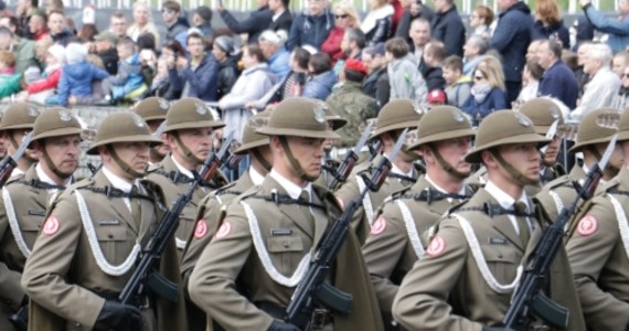 W Warszawie odbyła się defilada wojskowa pod hasłem "Silni w sojuszach". Wzięło w niej udział ponad 2 tys. żołnierzy Wojska Polskiego i z państw sojuszniczych oraz funkcjonariuszy służb podległych MON i MSWiA.
