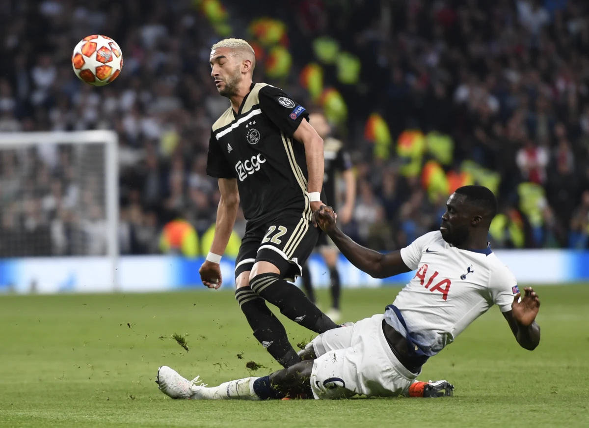 Bayern Monachium przygotowuje kolejny transfer. Już wkrótce Hakim Ziyech odejdzie z Ajaxu do niemieckiego klubu.  Według Euro United Marokańczyk uzgodnił już warunki kontraktu z mistrzami Niemiec.