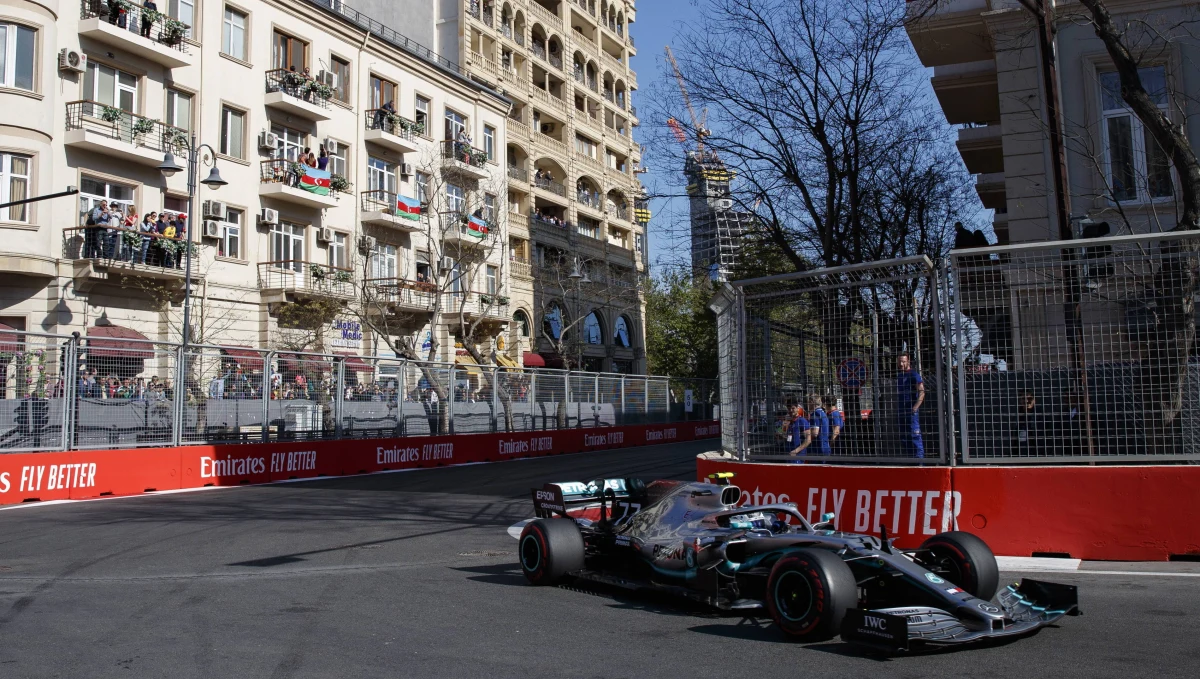 Szef zespołu Formuły 1 Ferrari Mattia Binotto przyznał po czterech rundach mistrzostw świata, że ekipa Mercedesa dysponuje obecnie trochę lepszym bolidem. "Stąd ich cztery dublety, ale my pracujemy także nad naszym i być może efekty będzie widać już w Barcelonie" - powiedział.