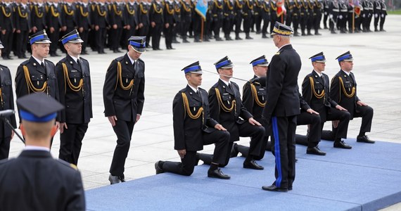 Podczas centralnych obchodów Dnia Strażaka palu Piłsudskiego w Warszawie prezydent Andrzej Duda wręczył nominacje generalskie sześciu funkcjonariuszom Państwowej Straży Pożarnej. W uroczystościach na oprócz prezydenta biorą udział m.in. premier Mateusz Morawiecki oraz szef MSWiA Joachim Brudziński.