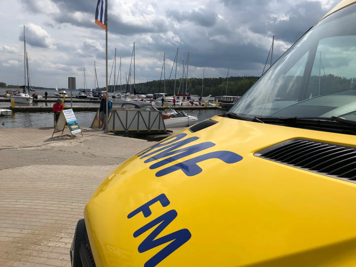 Majówka to na szlaku Wielkich Jezior Mazurskich tradycyjny początek sezonu żeglarskiego. Odwiedziliśmy dzisiaj nasz żółto-niebieski port - Wioskę Żeglarską. 