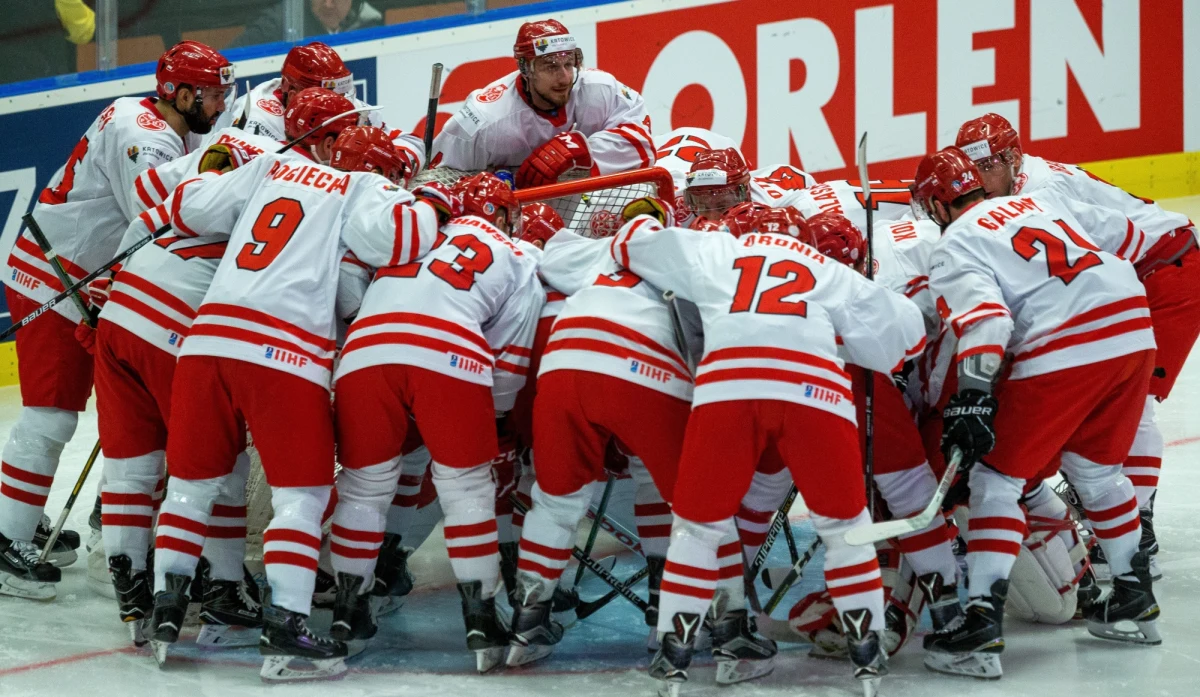 Rumunia pokonała Holandię 3:1 w pierwszym sobotnim meczu mistrzostw świata Dywizji 1B w hokeju na lodzie w Tallinnie i awansowała na drugi poziom rozgrywkowy. Dlatego niestety Polacy w spotkaniu z Japonią zagrali już tylko o honor.