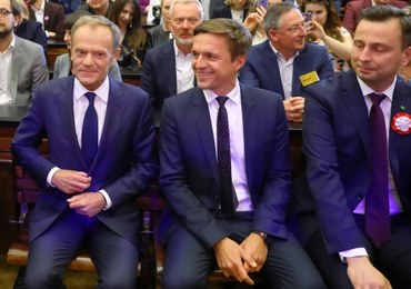 Ostra krytyka Kościoła przed wykładem Tuska. Rzecznik Episkopatu: Przejaw nienawiści