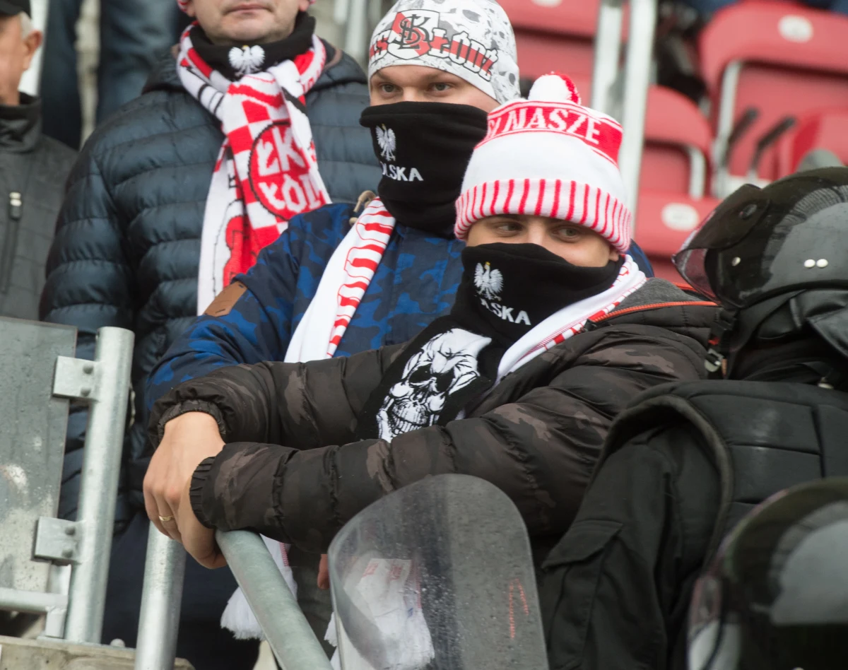 Piłkarze ŁKS Łódź wygrali na wyjeździe z GKS Jastrzębie 2:0 w 32. kolejce pierwszej ligi i podobnie jak wcześniej Raków Częstochowa wywalczyli awans do ekstraklasy. Trwa zacięta walka o utrzymanie, w którą wciąż zaangażowanych jest wiele zespołów.