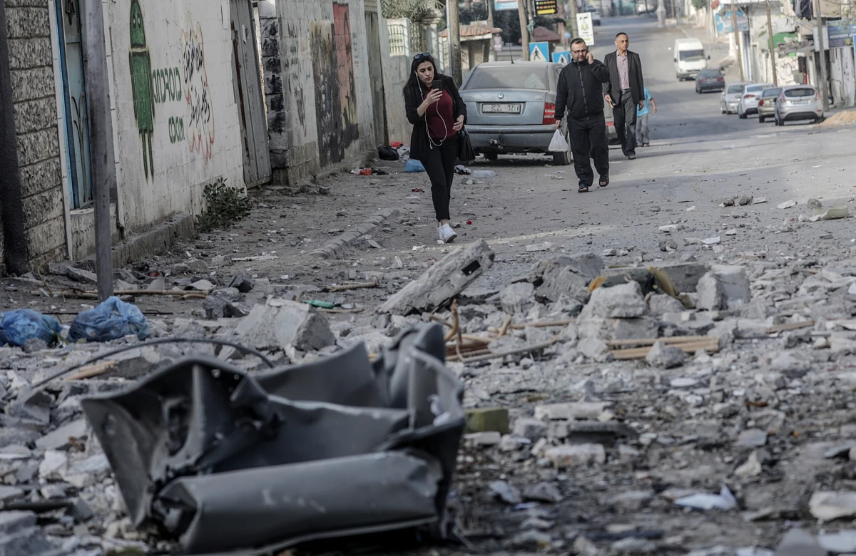 Czworo Palestyńczyków zginęło podczas nalotów izraelskiego lotnictwa na Strefę Gazy - poinformowało palestyńskie ministerstwo zdrowia. Wśród ofiar jest kobieta w ciąży i 14-miesięczna dziewczynka.