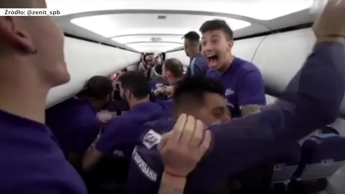 Piłkarze Zenitu Sankt Petersburg zremisowali 1:1 w sobotnim (4 maja) wyjazdowym meczu z Achmatem Grozny, ale i tak mogli cieszyć się z mistrzostwa kraju. Wszystko z powodu porażki wicelidera, Lokomotiwu Moskwa, z Arsenałem Tuła (0:2). O tytule "Pitercy" dowiedzieli się od... pilota, oczekując już w samolocie na lot powrotny do Sankt Petersburga. Gdy ten zakomunikował, że Lokomotiw stracił punkty, w maszynie zapanowała dzika radość.