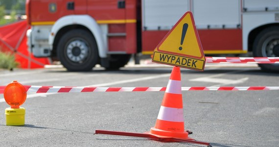 ​Jak wynika ze wstępnych danych Komendy Głównej Policji, od wtorku 30 kwietnia na polskich drogach doszło do 321 wypadków, w których zginęły 23 osoby, a 391 zostało rannych. Najwięcej wypadków było we wtorek - wtedy w 91 kraksach zginęło 5 osób, a 106 zostało rannych.