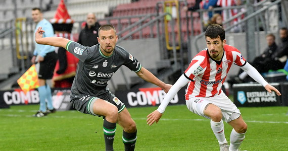 Lechia oddala się od mistrzostwa Polski, Cracovia przybliża do gry w eliminacjach Ligi Europejskiej. Gdańszczanie przegrali niedzielny mecz 2:0, tym samym spadają na trzecie miejsce w tabeli Ekstraklasy.