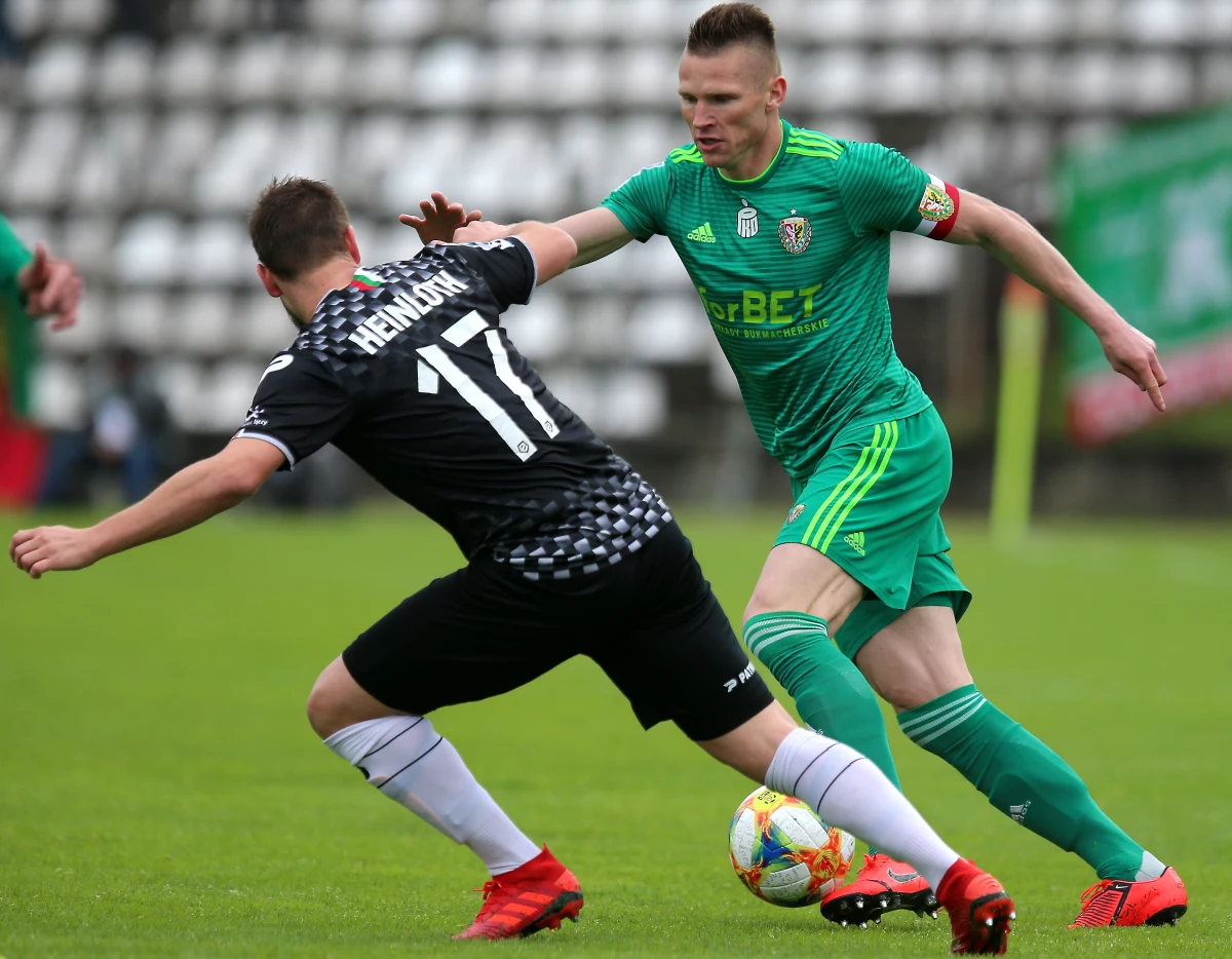 Zagłębie Sosnowiec po porażce ze Śląskiem Wrocław 2:4 (0:1) straciło szanse na utrzymanie w piłkarskiej ekstraklasie. Na trzy kolejki przed zakończeniem rozgrywek beniaminek nie ma już możliwości zajęcie miejsca wyższego niż 15. w końcowej tabeli.