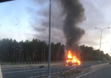 Pożar samochodu na autostradzie A1. Zapaliła się ciężarówka z końmi 
