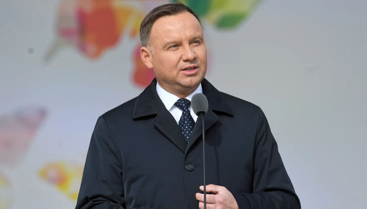 Nasz przyszłość jest w Unii Europejskiej, taka jest wola Polaków i taka jest polska racja stanu - powiedział w wywiadzie dla "SE" prezydent Andrzej Duda. Podkreślił jednak przy tym, że wspólna Europa nie może być "wizją narzuconą z góry" i musi brać pod uwagę głos Europejczyków. 