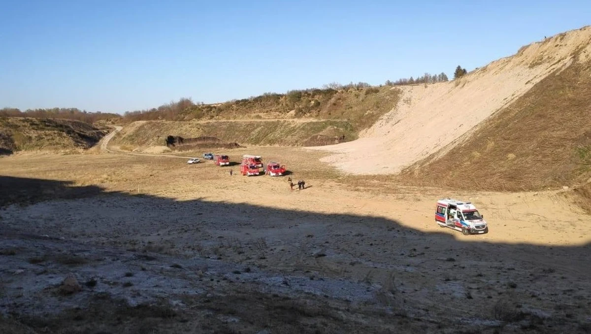 W poniedziałek zmarł w szpitalu 15-letni chłopiec, który ponad dwa tygodnie temu wpadł do osuwiska w nieczynnej żwirowni w Smolnie (Pomorskie) i przez kilkanaście minut był przysypany zwałami piachu. Na wtorek zaplanowano sekcję zwłok.