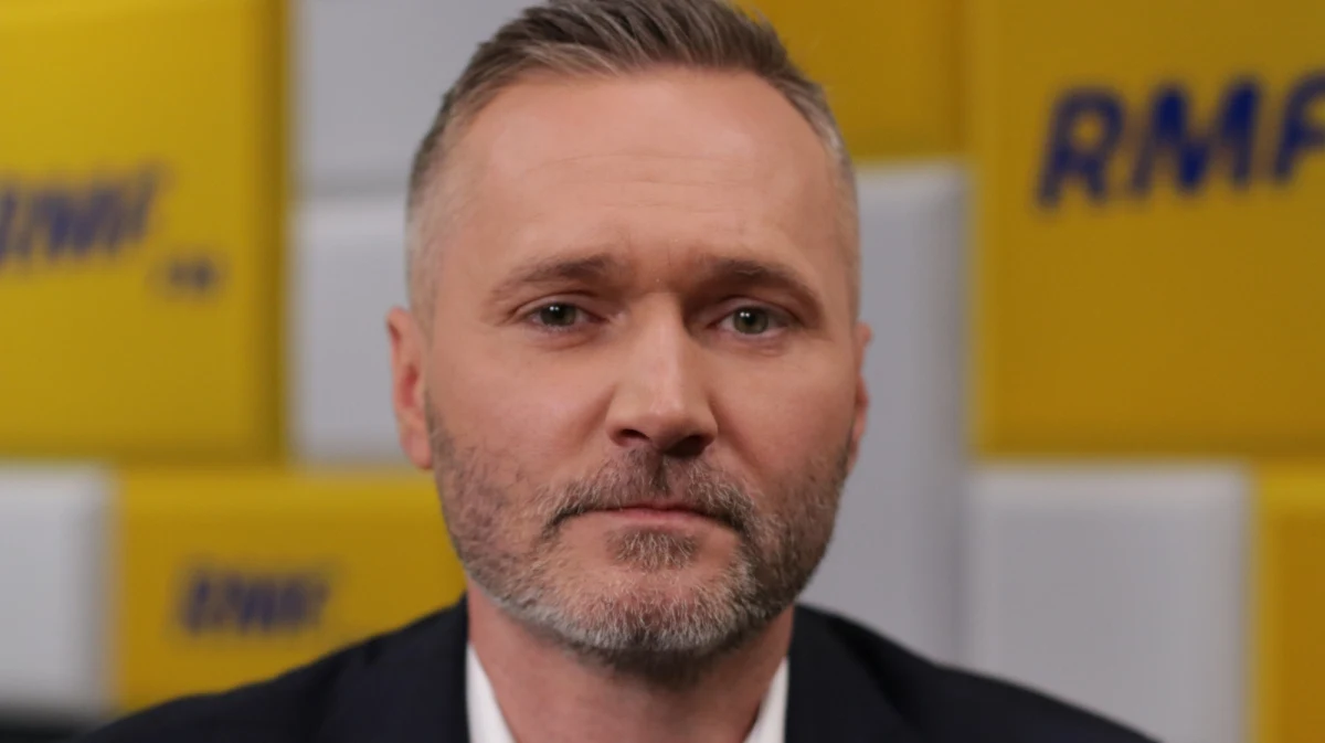 "Nigdy nie myślałem o prezydenturze Polski" – przyznał w Popołudniowej rozmowie w RMF FM europoseł Jarosław Wałęsa. "To zbyt wysoki kaliber jak na mnie" – oświadczył. Kogo w takim razie wystawi w wyborach opozycja? "Mamy kilku kandydatów, którzy mogliby podjąć tę walkę" – ujawnił Wałęsa. Czy jest to Donald Tusk? W tym roku nie dowiemy się, czy zamierza startować w wyścigu o fotel prezydenta – twierdzi Jarosław Wałęsa. "Nie podejrzewam, by Donald Tusk złożył jakiekolwiek deklaracje w tym roku”" – mówił rozmowie z Marcinem Zaborskim. "Pamiętajmy, że Donald Tusk jest szefem Rady Europejskiej. Jego misja kończy się w przyszłym roku" – dodał europoseł z ramienia PO. 