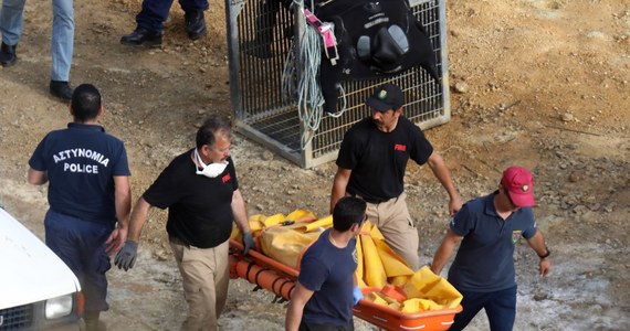 Ekipy policyjnych nurków znalazły w jeziorze Mitsero na Cyprze drugą walizkę z ciałem ofiary seryjnego mordercy. To 8-letnia dziewczynka. Wcześniej znaleziono ciało je matki. Nurkowie nadal przeczesują dno jeziora. Spodziewają się odnaleźć trzecią walizkę. 