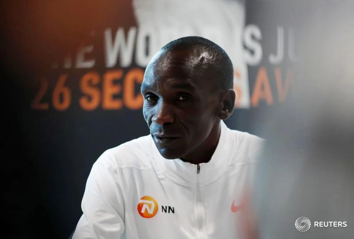 Rekordzista świata Kenijczyk Eliud Kipchoge kolejny raz spróbuje pokonać maraton w czasie poniżej dwóch godzin. Chce tego dokonać we wrześniu lub październiku, ale nie wiadomo jeszcze gdzie. W zeszłym roku na torze Monza we Włoszech uzyskał czas 2:00.25.