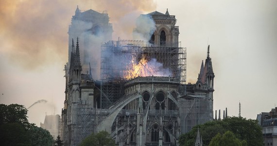 ​Sześciu francuskich strażaków, którzy brali udział w gaszeniu pożaru katedry Notre Dame w Paryżu, zostało zatrzymanych. Mężczyźni zostali oskarżeni o zbiorowy gwałt na turystce.