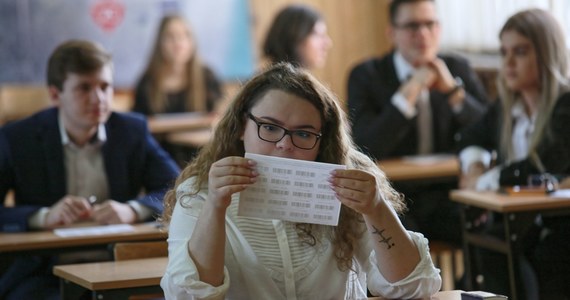 Według niektórych - raczej trudna. Według innych - łatwiejsza niż przed rokiem. Tak maturzyści, z którym rozmawiali nasi reporterzy, oceniają dzisiejszą maturę z matematyki. 7 maja uczniowie zdawali egzamin na poziomie podstawowym.