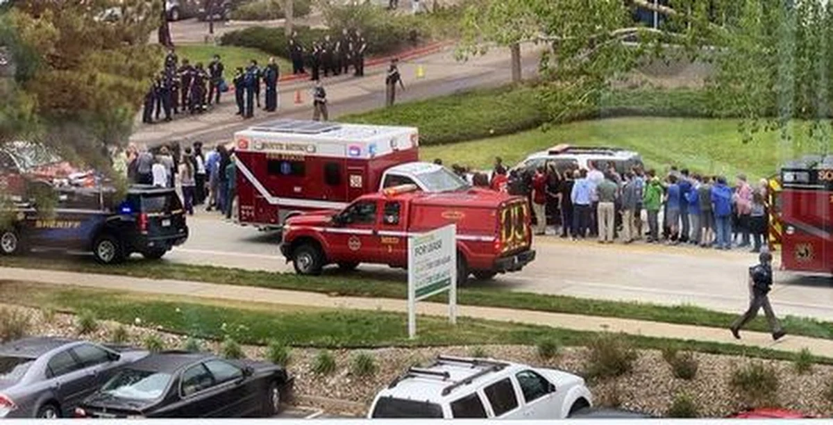 Zmarł 18-latek ranny podczas strzelaniny w szkole w miejscowości Highlands Ranch na południe od Denver w stanie Kolorado. Według lokalnych służb większość z pozostałych siedmiu rannych uczniów jest w stanie krytycznym.