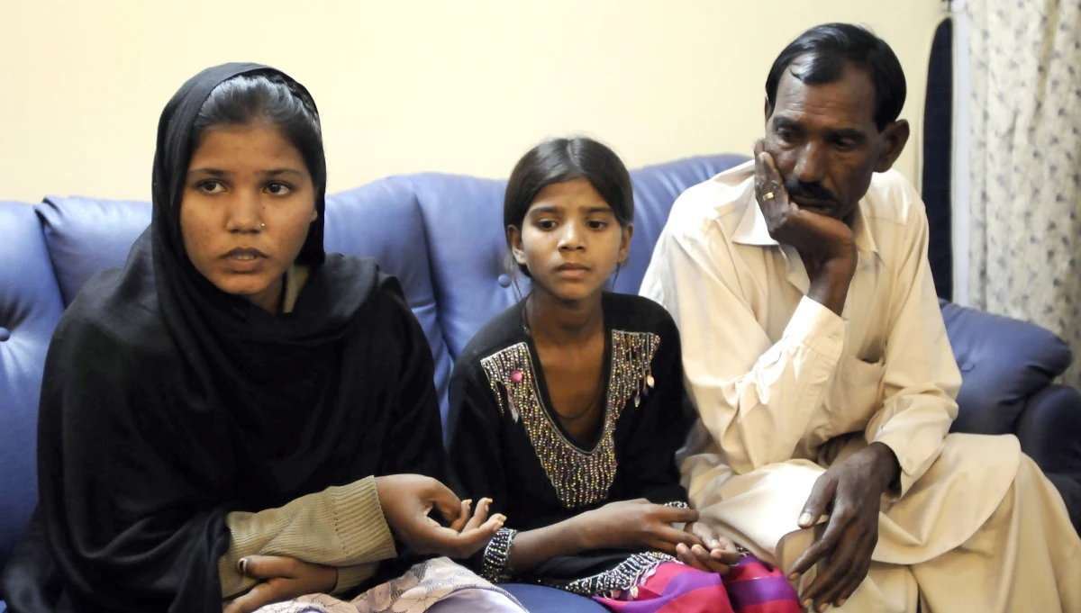 ​Pakistańska chrześcijanka Asia Bibi, uwolniona z celi śmierci w zeszłym roku, opuściła swój kraj i przyleciała do Kanady - poinformował prawnik kobiety Saif Ul Malook.