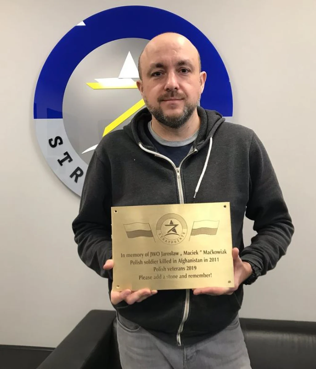 Dwunastu weteranów upamiętni poległego w Afganistanie st. kaprala Jarosława "Maćka" Maćkowiaka w czasie przemarszu przez Spitsbergen. Wyprawa rusza w czwartek rano i potrwa kilka dni. 

