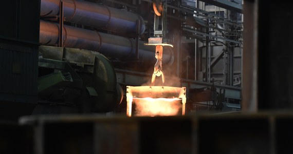 Rząd obiecał luksembursko-indyjskiemu koncernowi ArcelorMittal przyspieszenie prac nad rekompensatami dla wielkiego przemysłu. W poniedziałek spółka hutnicza zapowiedziała na wrzesień tymczasowe wygaszenie pieca w hucie w Krakowie, co pod znakiem zapytania stawia przyszłość 1200 pracowników.