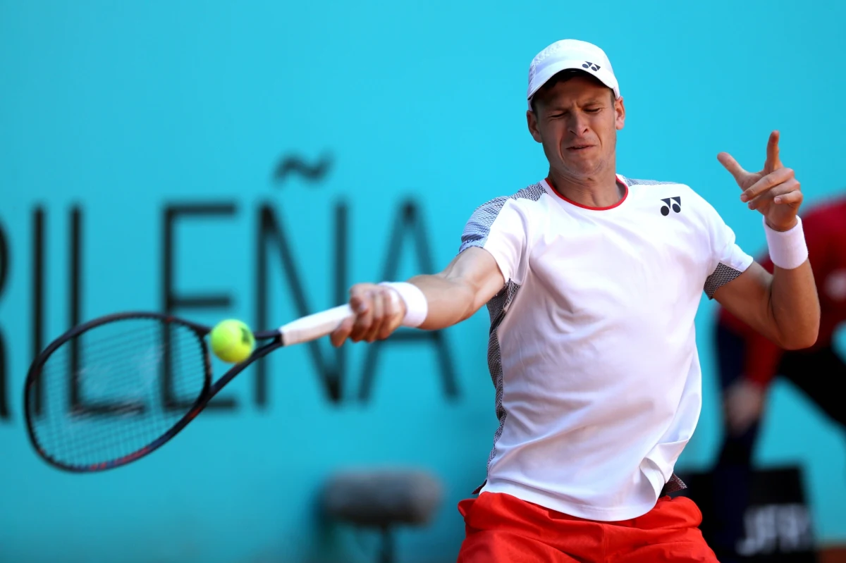 Hubert Hurkacz pokonał Francuza Lucasa Pouille'a 7:5, 6:1 w drugiej rundzie turnieju ATP Masters 1000 w Madrycie i awansował do 1/8 finału. Polski tenisista po raz drugi w karierze zmierzył się z półfinalistą tegorocznego Australian Open i znów okazał się lepszy.