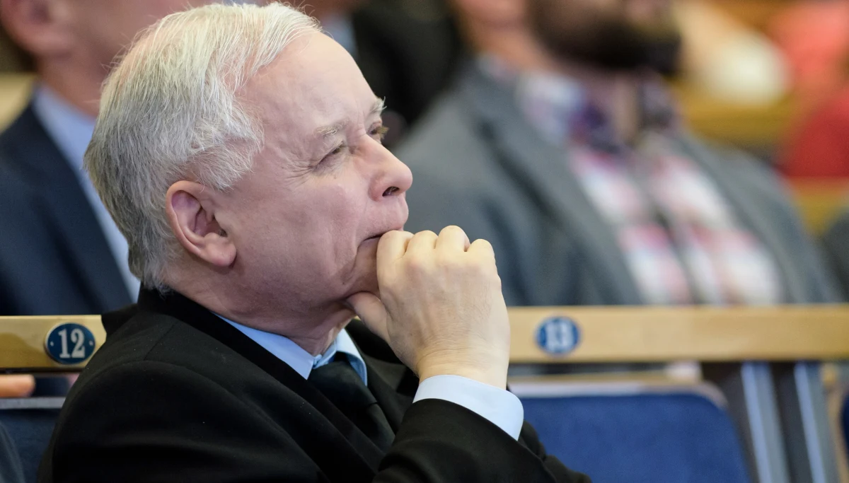 Przez cały dzień mówimy dziś o mniej widocznej, kłopotliwej stronie tzw. piątki Kaczyńskiego. Z jednej strony zapowiedź obniżki podatku PIT z 18 do 17 proc, jego likwidacji dla młodych i zwiększenie kosztów uzyskania przychodu - cieszą każdego z podatników. Z drugiej jednak ogromna część środków z PIT trafia najbliżej nas - do wspólnot lokalnych. Im mniej ich będzie, tym gorzej, dla gmin, powiatów i miast w których mieszkamy.