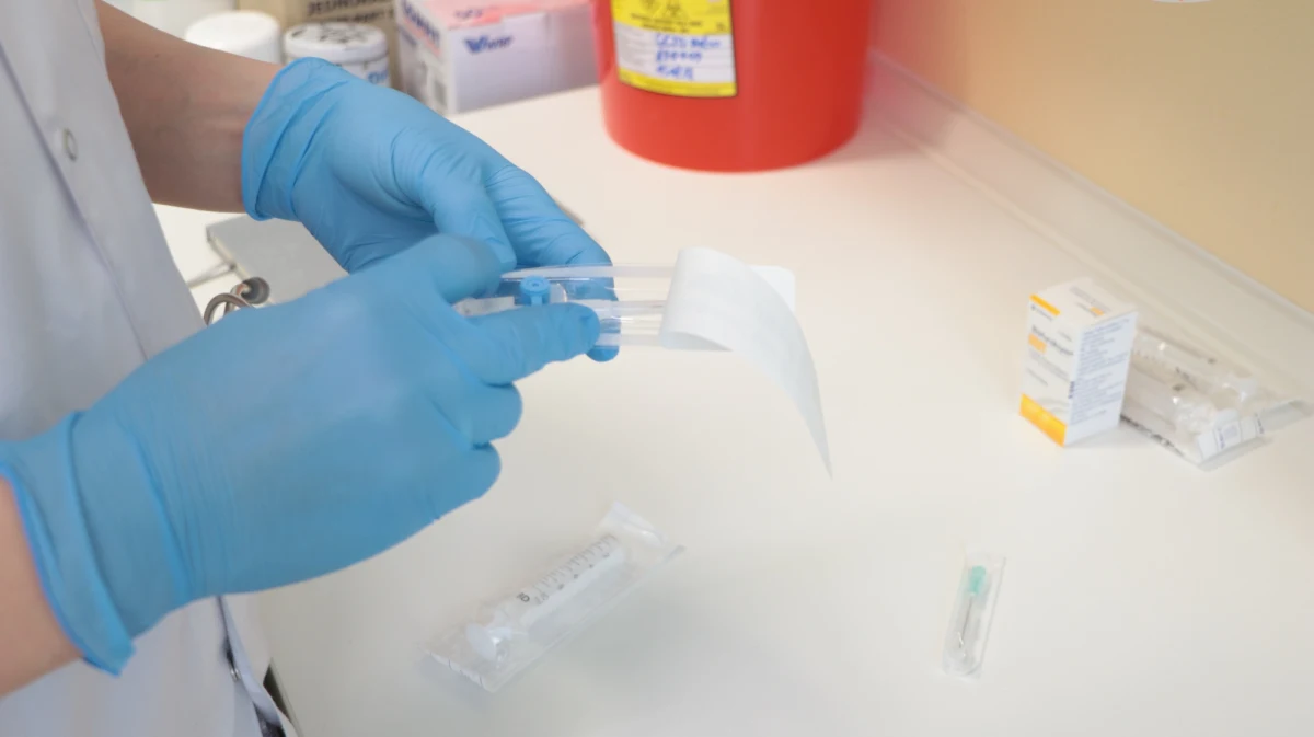 Koniec problemów ze szczepionkami przeciwko gruźlicy. Biomed Lublin - jedyny ich producent w kraju - ma oficjalne potwierdzenie, że wyprodukowana partia szczepionki BCG 10 jest skuteczna. Nie ma zagrożenia, że noworodki nie będą szczepione.  
