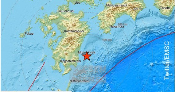 Trzęsienie ziemi o magnitudzie 6,3 nawiedziło w piątek japońską wyspę Kiusiu - podała agencja meteorologiczna. Epicentrum wstrząsów znajdowało się przy brzegu morskim w pobliżu miasta Miyazaki. Nie ma bezpośredniego zagrożenia tsunami - podano w komunikacie.