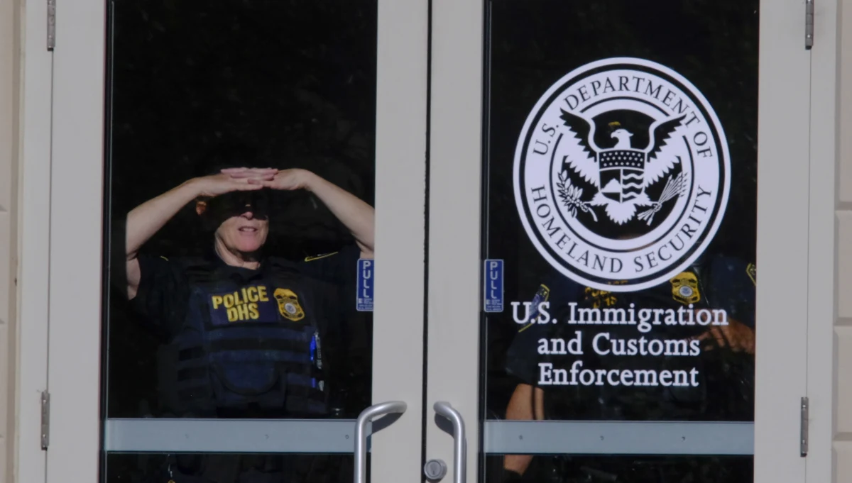 ​Mężczyzna z amerykańskiego Portland został skazany na cztery miesiące więzienia za próbę przekupienia urzędnika ds. imigracji, by deportowali jego żonę i jej dziecko.