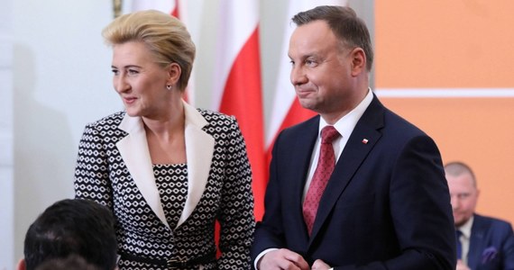 ​Prezydent Andrzej Duda oraz pierwsza dama Agata Kornhauser-Duda otrzymali oficjalne zaproszenie do złożenia wizyty w Białym Domu w czerwcu - powiedział PAP szef gabinetu prezydenta Krzysztof Szczerski.