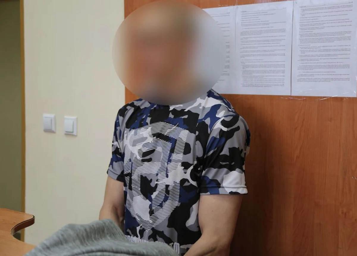 W areszcie spędzi najbliższe trzy miesiące mężczyzna, który kilka dni temu w Krakowie wystawił swą 1,5-roczną córkę przez okno jadącego autobusu. 28-latek usłyszał zarzut narażenia dziecka na bezpośrednie niebezpieczeństwo utraty życia lub zdrowia.