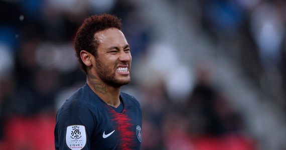 Brazylijczyk Neymar nie zagra w trzech meczach Paris Saint-Germain, a w dwóch kolejnych nałożono na niego karę w zawieszeniu, z powodu niesportowego gestu pod adresem kibica po finale piłkarskiego Pucharu Francji - ogłosiła w piątek tamtejsza federacja.