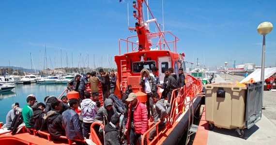 Co najmniej 70 migrantów zginęło w piątek, kiedy łódź, którą płynęli, zatonęła na międzynarodowych wodach w pobliżu wybrzeża Tunezji - przekazała państwowa tunezyjska agencja informacyjna TAP.