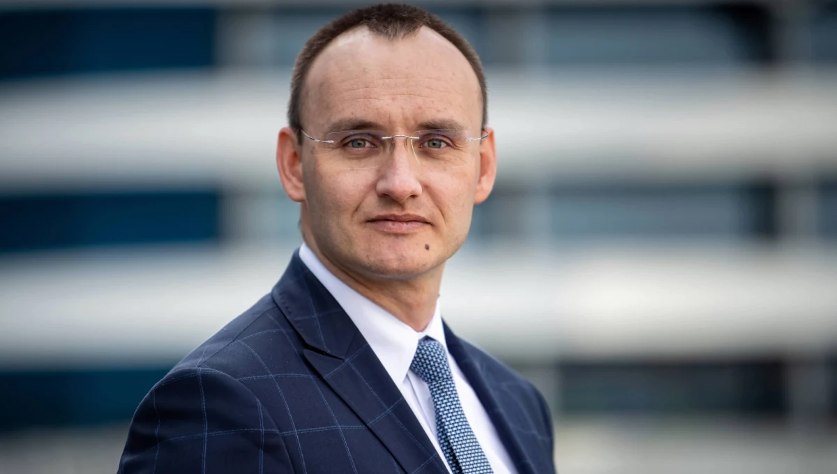 Rzecznik praw dziecka Mikołaj Pawlak wystąpił do Ministerstwa Edukacji Narodowej o zobowiązanie organów prowadzących do przeprowadzenia we wszystkich szkołach w trybie pilnym kontroli bezpieczeństwa.