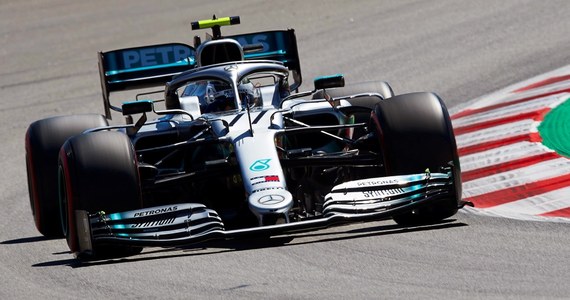 Prowadzący w klasyfikacji generalnej mistrzostw świata Formuły 1 Fin Valtteri Bottas (Mercedes GP) uzyskał najlepsze czasy okrążenia na obu treningach przed niedzielnym wyścigiem o Grand Prix Hiszpanii. Robert Kubica i George Russell z Williamsa  byli najsłabsi.