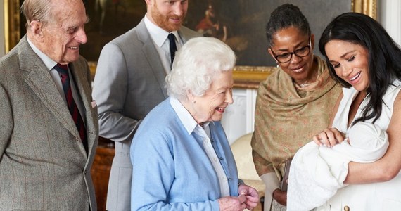 Brytyjskie media biorą pod mikroskop oficjalny status syna księcia Harry’ego i księżnej Meghan, który przyszedł na świat na początku tego tygodnia. 