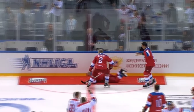 Upadek Putina na meczu hokejowym. Prezydent Rosji zagrał z gwiazdami NHL. Wideo