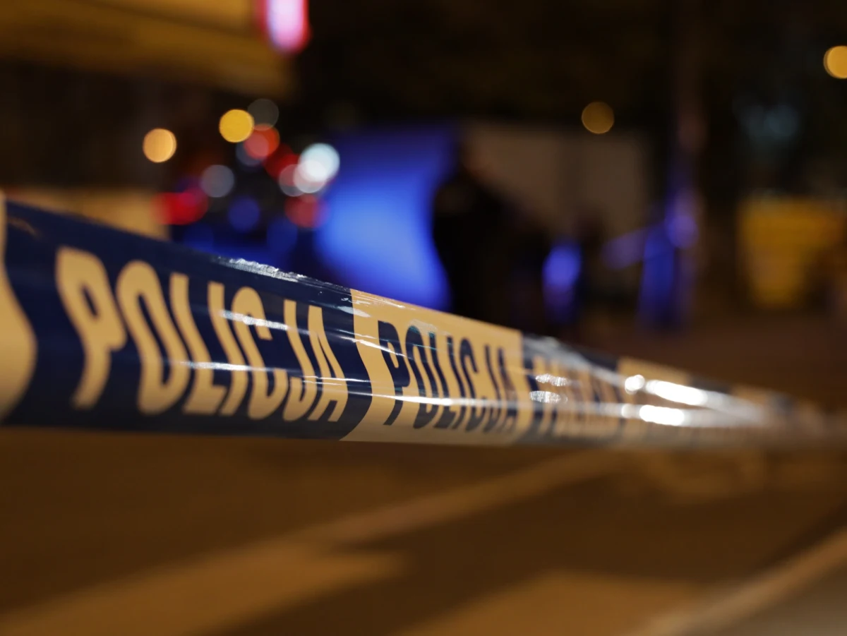 Tragedia w Wolsztynie w województwie wielkopolskim. Z jednej z kamienic z 4. pietra wypadło dwóch 4-letnich chłopców. Jedno dziecko zmarło, drugie przebywa w szpitalu.