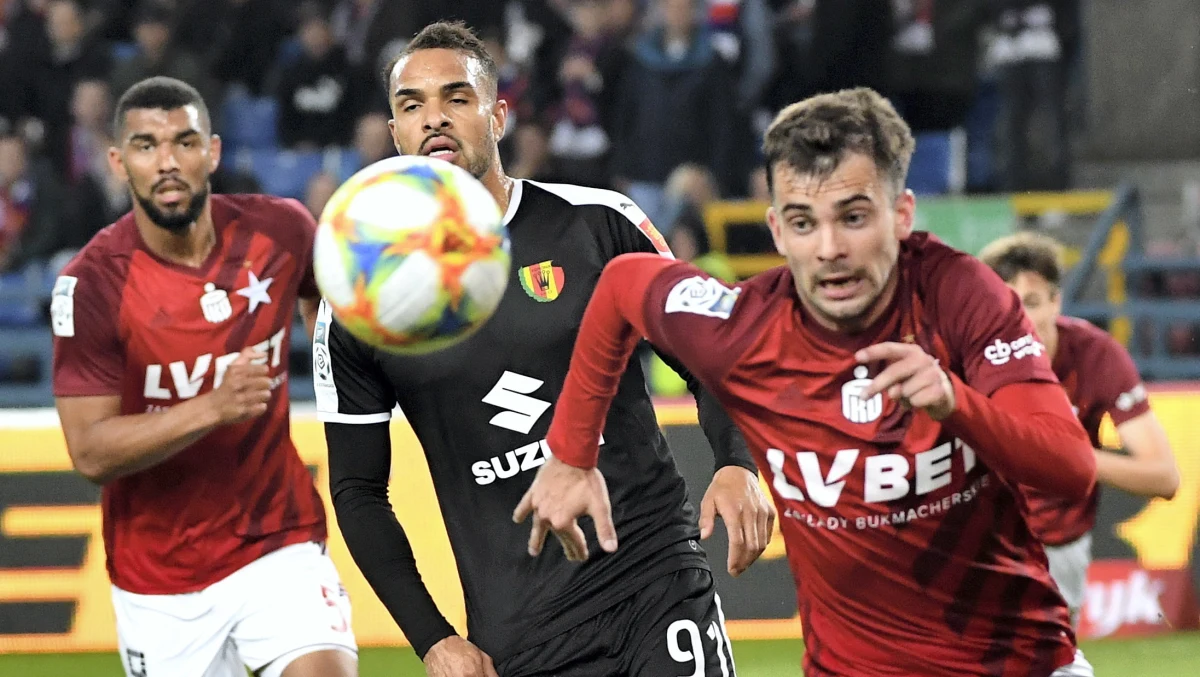 W piątek ruszyła 35. kolejka polskiej Ekstraklasy. W pierwszym meczu Arka Gdynia pokonała Zagłębie Sosnowiec 2:0, a w drugim spotkaniu Wisła Kraków zwyciężyła z Koroną Kielce 1:0.