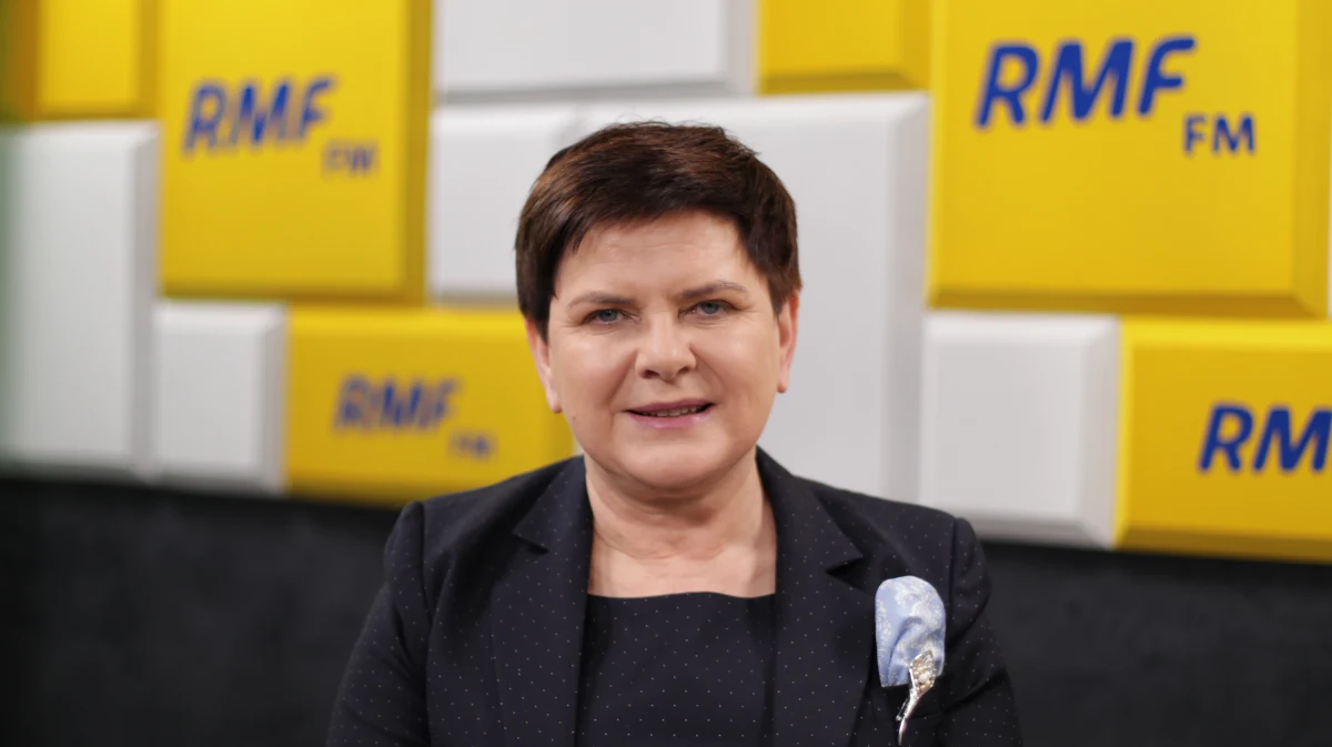 "Tak to jest w życiu polityka, że bardzo często trzeba podejmować nowe wyzwania. Skoro jest takie oczekiwanie, jest taka potrzeba… Muszę też powiedzieć, że są to nowe doświadczenia, które chciałabym w tej chwili realizować" - tak Beata Szydło odpowiedziała na pytanie Krzysztofa Ziemca w RMF FM o to, dlaczego zdecydowała się kandydować do Parlamentu Europejskiego. Wskazała również na "doświadczenia, które wypływają z mojej pracy w fotelu premiera, kiedy miałam okazję bardzo mocno uczestniczyć w sprawach toczących się w Brukseli". "Wiem doskonale, że potrzebna tam jest dobrze przygotowana, zdeterminowana do obrony polskich interesów ekipa rządowa" - zaznaczyła wicepremier.