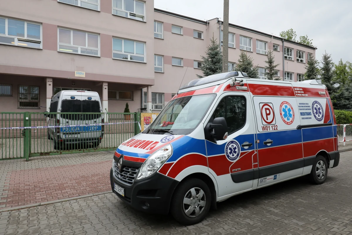 Prokurator wniósł o sądzenie nieletniego sprawcy zabójstwa w szkole w Wawrze jak dorosłego - przekazał rzecznik Sądu Okręgowego Warszawa-Praga sędzia Marcin Kołakowski. Prokurator wniósł też o umieszczenie 15-latka w schronisku dla nieletnich. Obecnie chłopak jest w policyjnej izbie dziecka.