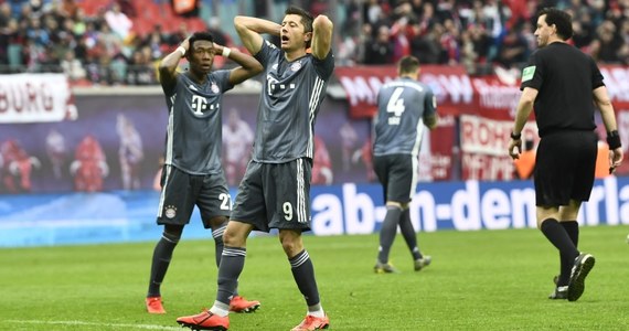 Bayern Monachium, w którego składzie cały mecz rozegrał Robert Lewandowski, zremisował na wyjeździe z RB Lipsk 0:0 w przedostatniej kolejce niemieckiej ekstraklasy piłkarskiej. Bawarczycy nie są jeszcze pewni tytułu, bo zwycięstwo odniósł wicelider Borussia Dortmund.