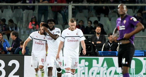Skromne zwycięstwo AC Milan nad Fiorentiną w 36. kolejce włoskiej Serie A: ekipa z Mediolanu wygrała 1:0, a jedynego gola tego spotkania zdobył Turek Hakan Calhanoglu. Do 74. minuty w ekipie gości grał Krzysztof Piątek, który jednak już w szóstym meczu z rzędu nie zdołał wpisać się na listę strzelców.