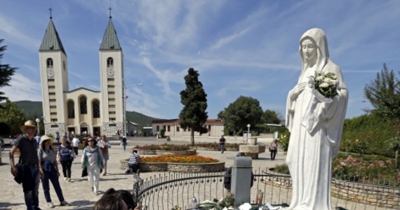 Papież Franciszek zgodził się na organizowanie pielgrzymek do Medjugorje w Bośni i Hercegowinie - poinformował w niedzielę wizytator Stolicy Apostolskiej dla tamtejszej parafii arcybiskup Henryk Hoser oraz nuncjatura apostolska w Sarajewie.