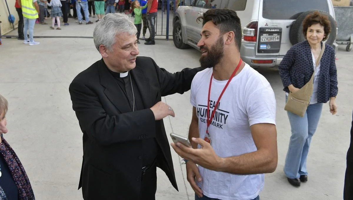 Papieski jałmużnik kardynał Konrad Krajewski osobiście przywrócił dostawy prądu w zajmowanym przez 450 osób budynku w centrum Rzymu. Współpracownik Franciszka zdjął pieczęcie z licznika energii elektrycznej w kamienicy, gdzie dług za prąd sięga 300 tys. euro.