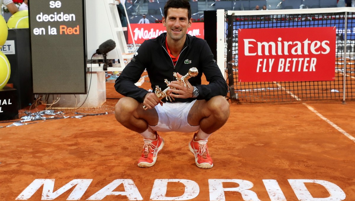 Rozstawiony z jedynką Serb Novak Djoković pokonał Greka Stefanosa Tsitsipasa 6:3, 6:4 w finale turnieju tenisowego ATP Masters 1000 na kortach ziemnych w Madrycie (pula nagród 6,5 mln euro).